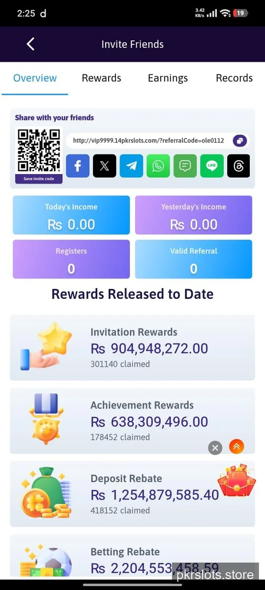 PKR Slots invite friends screen showing referral link, QR code and rewards released to date
